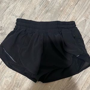 Lululemon Hotty Hot Shorts 2”